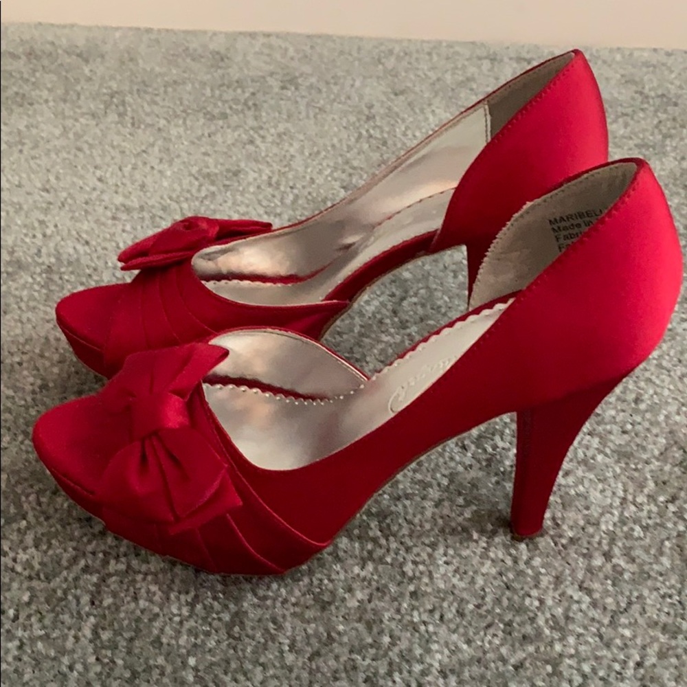 Like New Red Michaelangelo Maribelle Heels. Sz 5.5